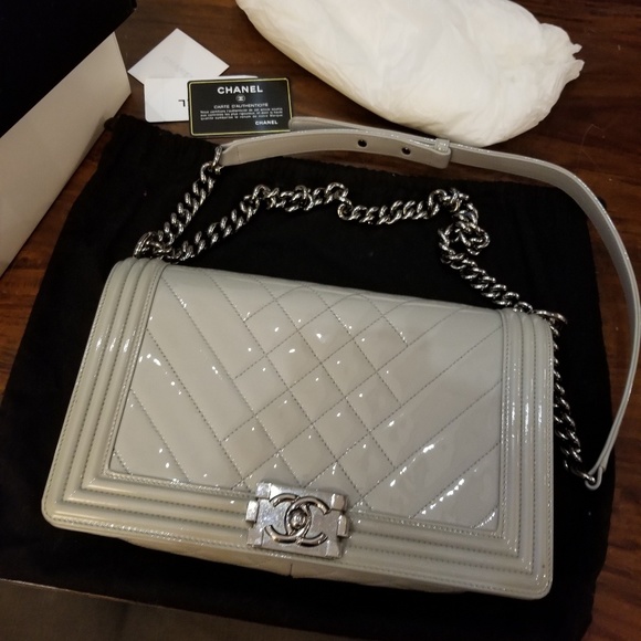 ❗SOLD❗Chanel New Medium Patent Leather Boy Bag - Picture 2 of 8